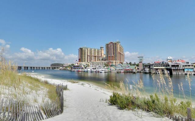 Emerald Grande Condominiums at HarborWalk Village