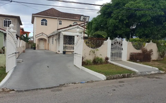 Leons Luxury Montego Bay Home