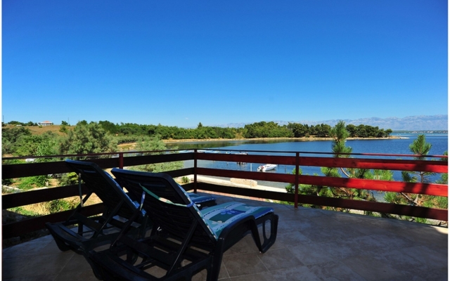 Apartment Ljilja - 10m from the sea with parking: A2 Nin, Zadar riviera