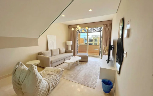 Xuru Stays I Homestyle & Summery 1bdr@ Mangroovy Free Beach Pool