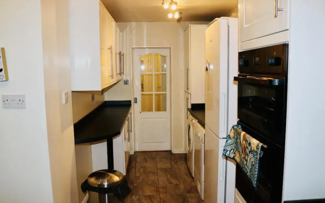 Stunning 4-bed House in Birmingham