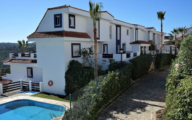 Charming holiday home nearby Estepona with sea views and golf opportunities
