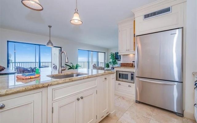 Sea Oats 217 2 Bedroom Home by RedAwning