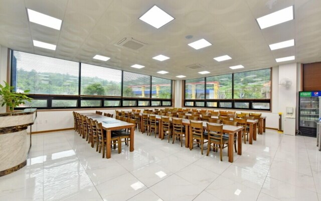 Erefarm Hostel
