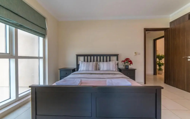 Large 1 Bed Business Bay Canal