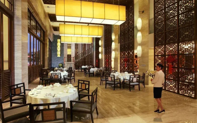 Phoenix Waterside Gloria Resort