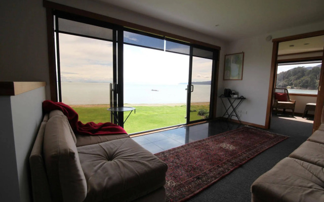 Te Puru Beach Lodge