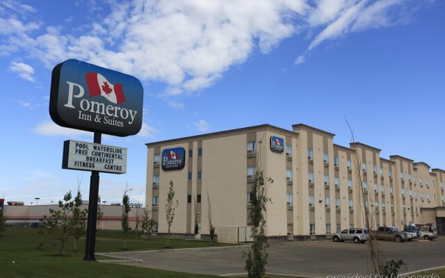 Pomeroy Inn & Suites Hotel Dawson Creek