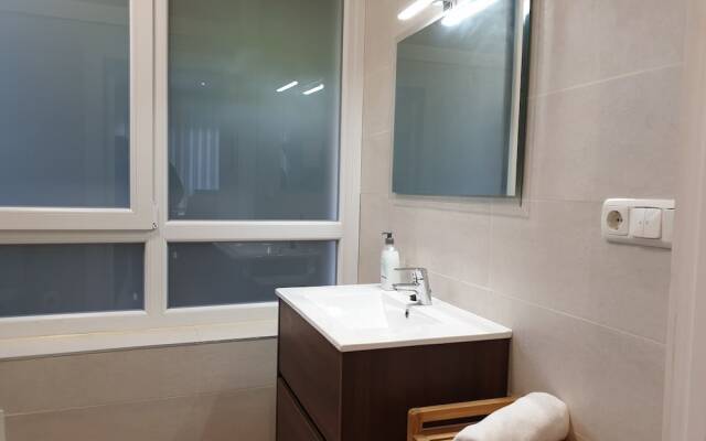 Olmos Apartment with Parking