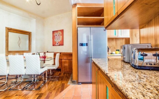 Spacious and Modern 3 bed Flat in Central Location