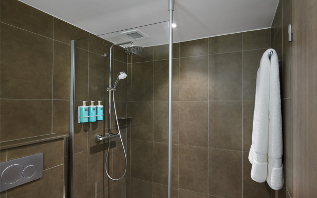 Novotel London West