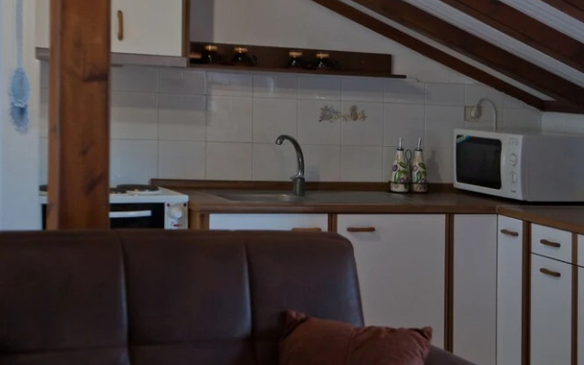 Kamares House Apartments & Studios
