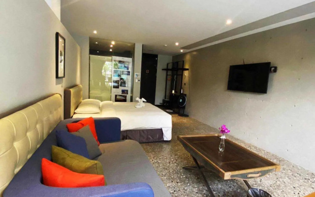 3 Door Hotel