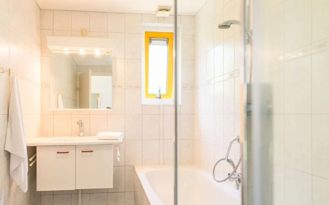 Comfortable Bungalow With Dishwasher Near the Beach