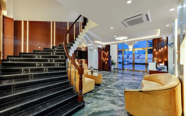 Click Hotel Narayana