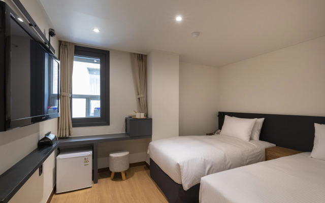 Hotel Victoria (formerly Hotel Tong Seoul Myeongdong)