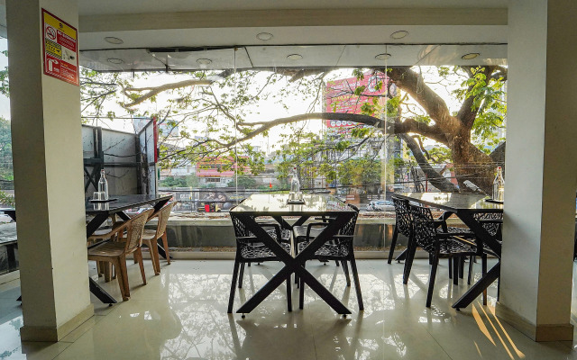 Fabhotel Central Inn Residency
