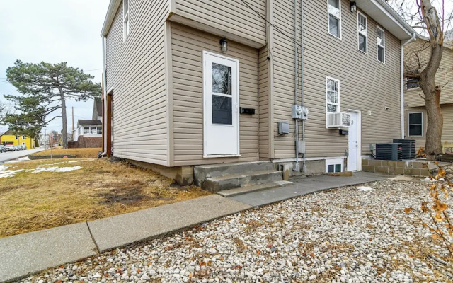Walkable Location: Welcoming Unit in Omaha