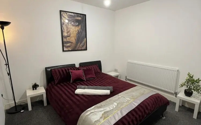 2 Bedroom Luxury Apartment With Balcony