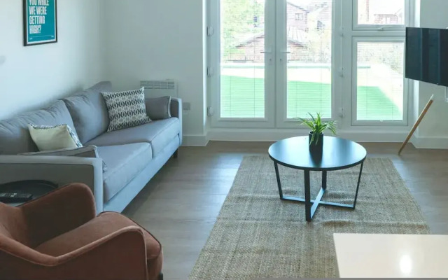 Luxury Manchester Apartment - Blue