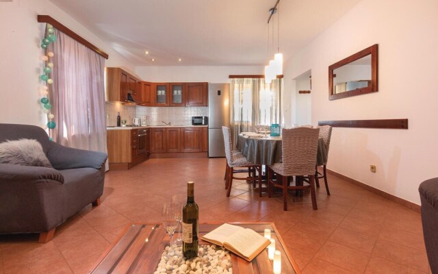 Amazing Home in Valbandon With Wifi and 2 Bedrooms