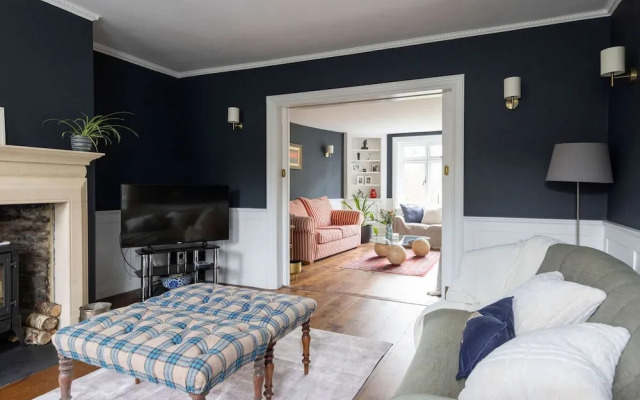 Country Retreat - Sleeps 14 - Large Garden