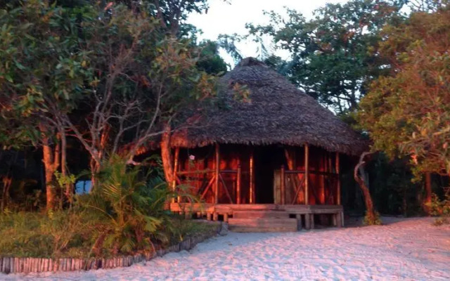 Hotel Pangalanes Jungle Nofy