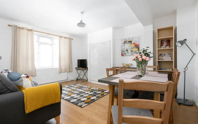 Modern Spacious Home In Well Connected Hammersmith