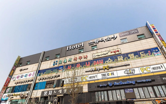 hotelImage