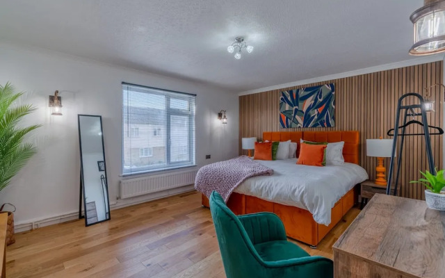Upscale 2 Bed & Bath Flat in Newport