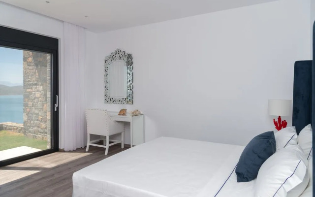 Plaka Sea Front Residence
