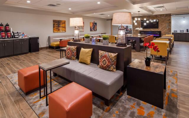 B/W Plus Elizabethtown Inn & Suites