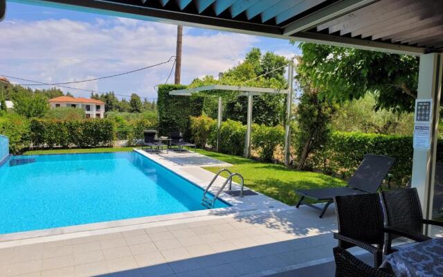 Deluxe 3BD Pool Villa in Chrousso beach Paliouri