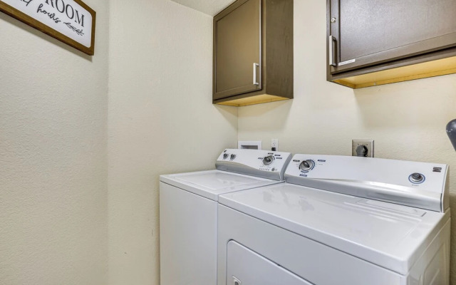 Family-friendly Condo w/ Pool Access in Phoenix!