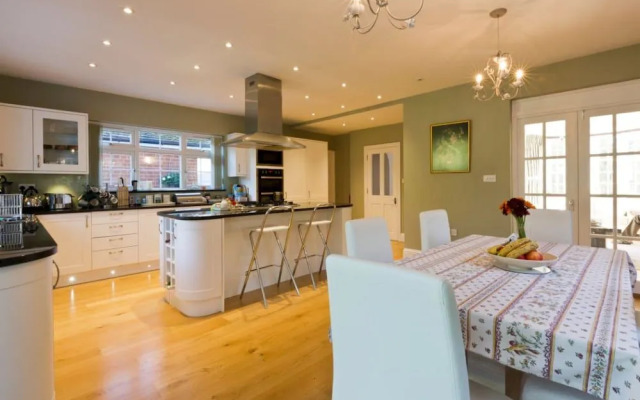 Leafy Suburban Bed & Breakfast