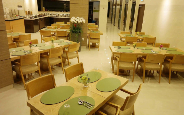 H Avenue Hotel