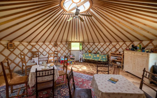 Yourtissimo - La Maison Rouge