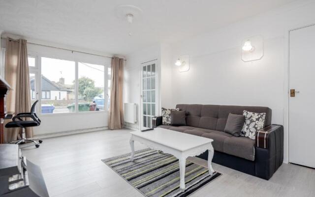 Tms Lovely 3 Bed House-tilbury-free Parking