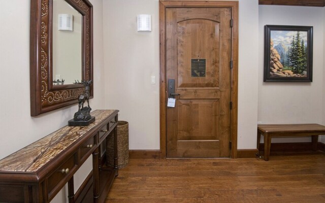 Luxury 2 Bedroom Residence in Lionshead Village