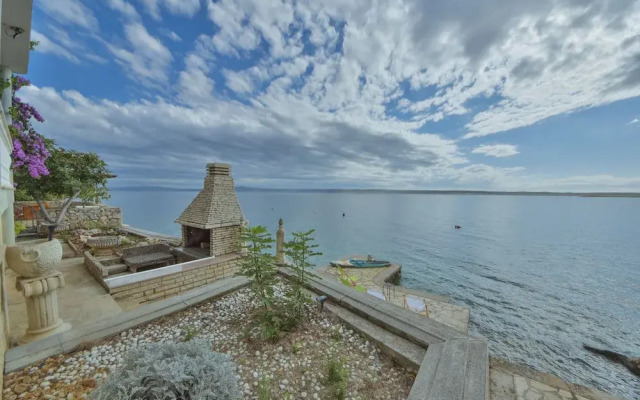 Villa Seafront Escape