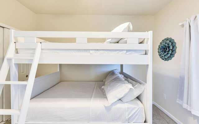 Oceanfront Destin Condo With Pool & Beach Access