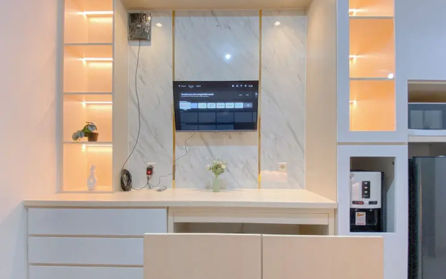 Elegant And Comfy Studio At Transpark Cibubur Apartment