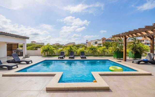 NEW 6BR Villa w Pool Across Street Palmbeach