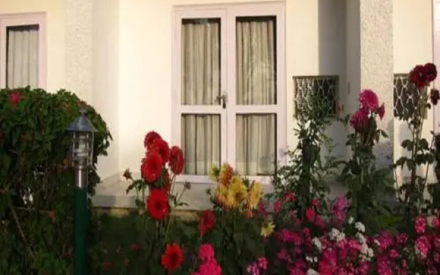 Hotel Ganesha Garden Villa
