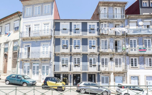 Miragaia Riverside Suites.