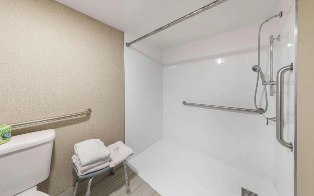 Quality Inn & Suites Camarillo - Oxnard