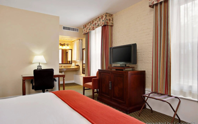 Hotel Virginia Santa Barbara, Tapestry Collection by Hilton