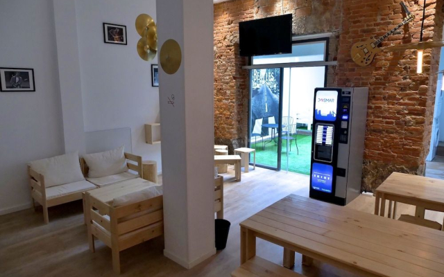 Guitar Hostel