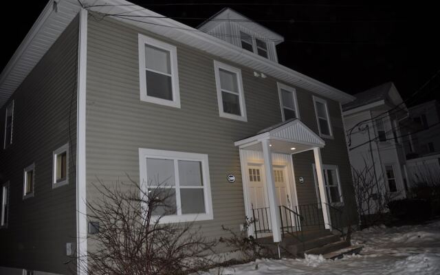 Moncton Suites - 267 Universite Ave