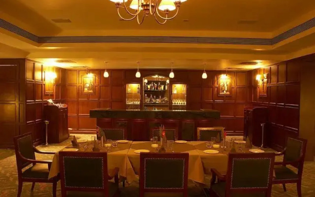 Golden Landmark Resort